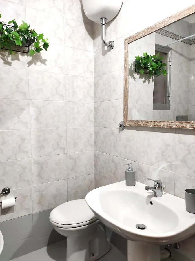 111 Guest House Bari 0*,  Italia